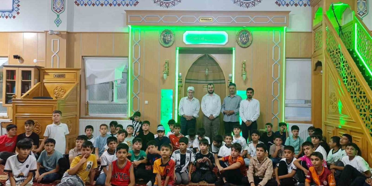 Van’da Kur'an kursu öğrencileri sabah namazında buluştu