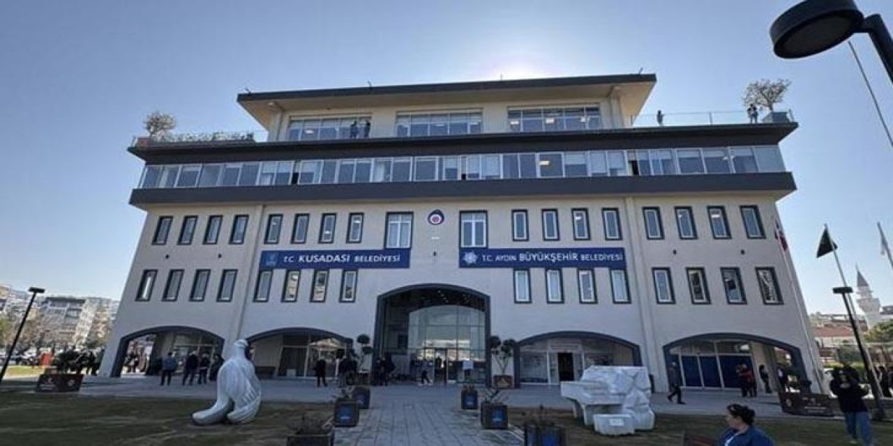 Kuşadası Belediyesi'ne operasyon: 15 gözaltı