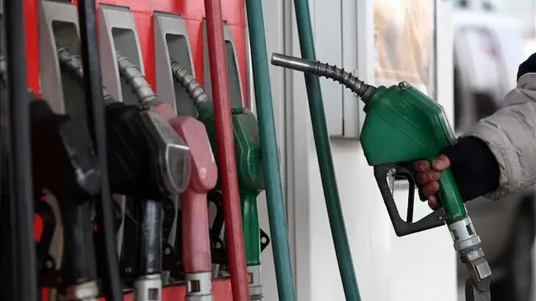 Benzine bu gece yarısından itibaren zam geliyor