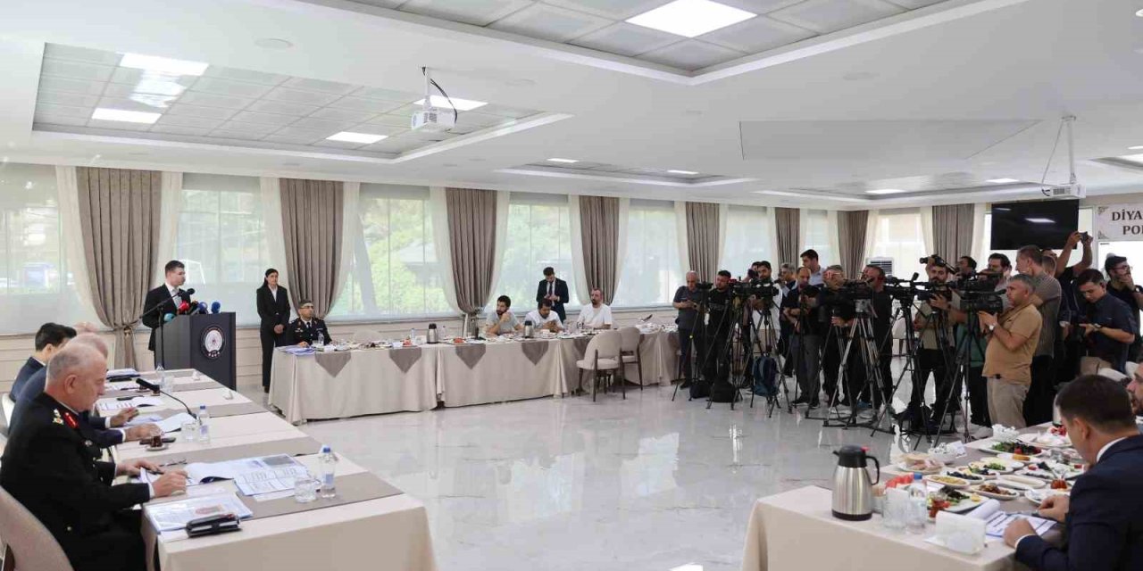 Diyarbakır Valisi Murat Zorluoğlu: "Zehir tacirlerinin başını ezeceğiz"