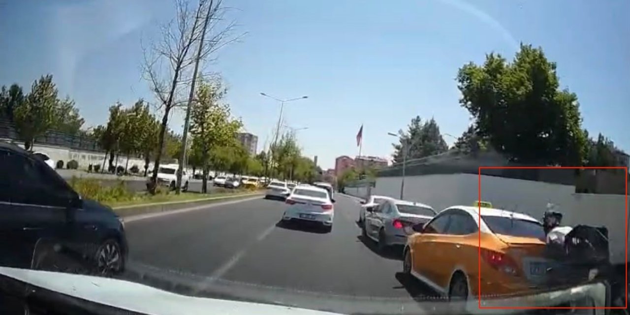 Fren yapan otomobile motosiklet çarptı