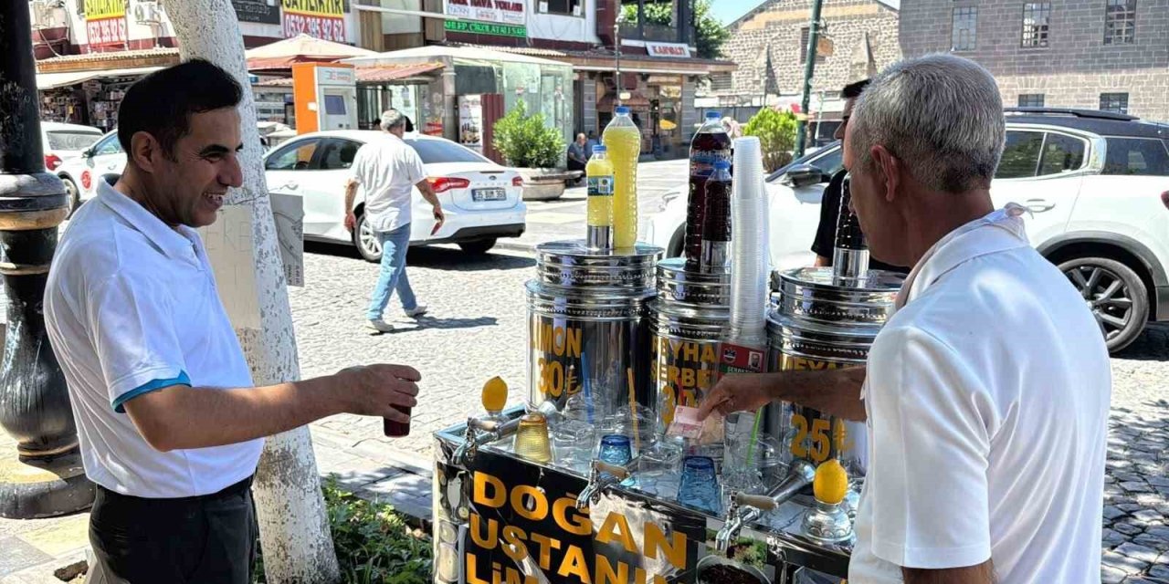 Diyarbakır'da 32 yıldır yaz ayları geçim kaynağı oluyor