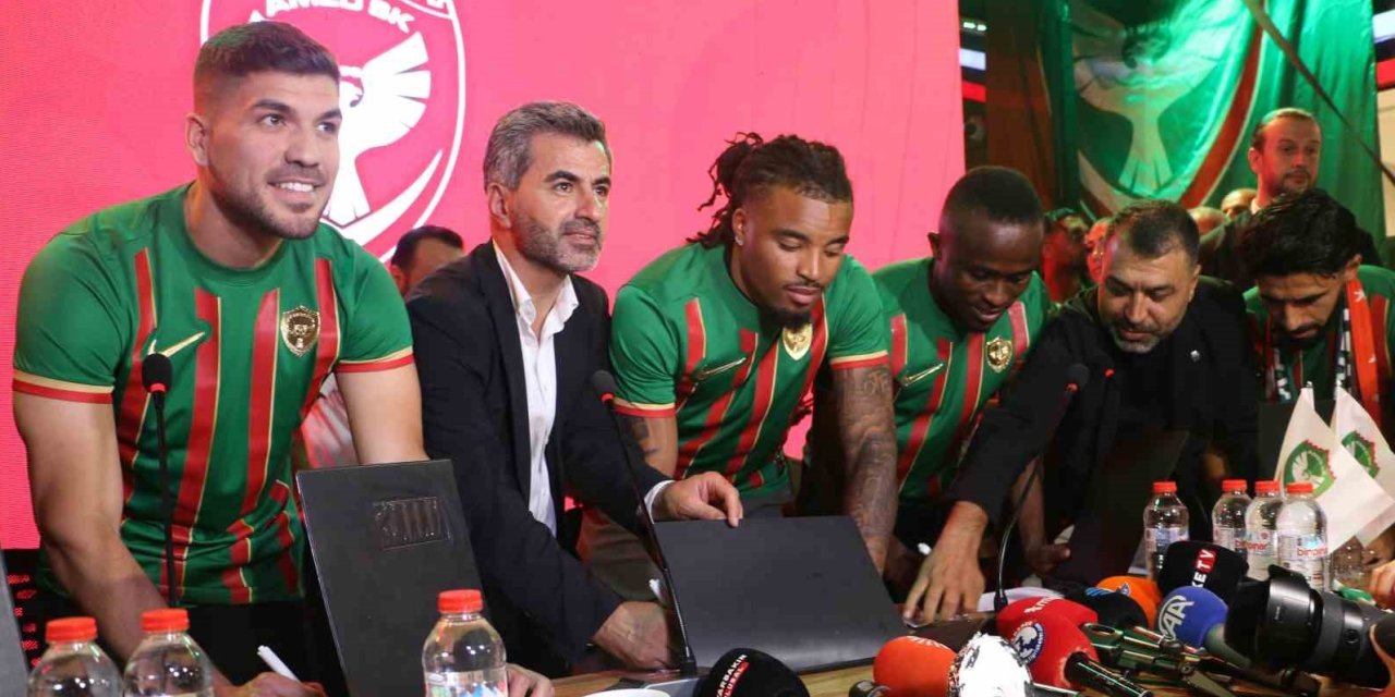 Amedspor, kadrosuna kattığı 5 yeni isim için imza töreni düzenledi