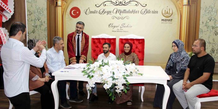İşitme engelli çiftin mutluluğu işaret diliyle taçlandı