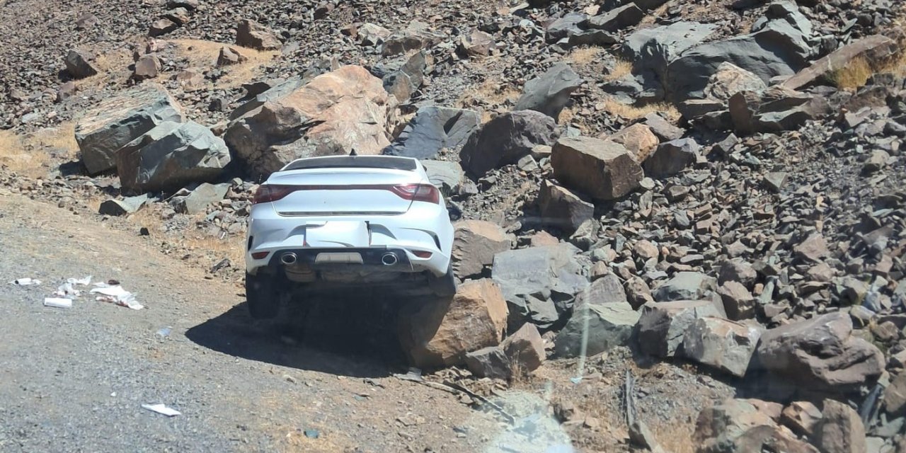Hakkari-Çukurca kara yolunda kaza: 3 yaralı