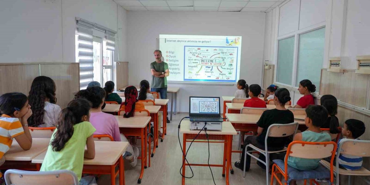 Diyarbakır'da çocuklara güvenli internet eğitimi verildi