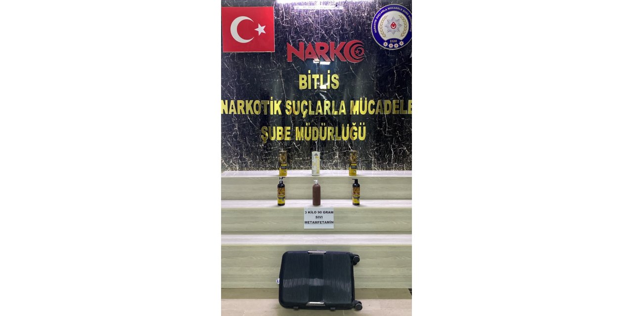Şampuan şişelerinde 3 kilo sıvı metamfetamin ele geçirildi