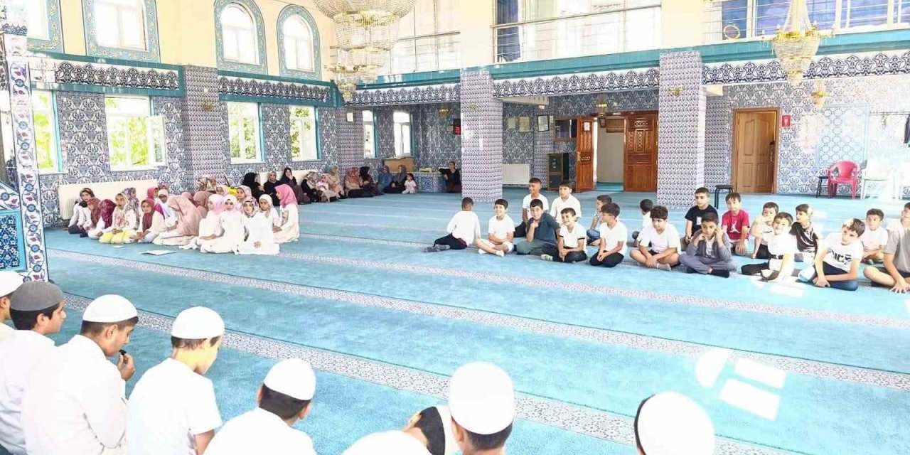 Edremit Şehitlik Camii’nde yaz Kur’an kursları sona erdi