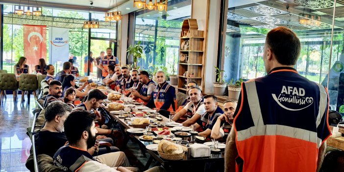 Yüksekova’da AFAD gönüllüleri kahvaltıda bir araya geldi
