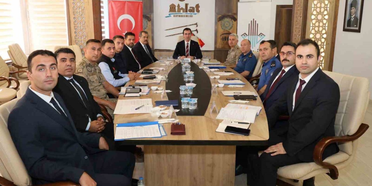Bitlis’te Ahlat Şenlikleri öncesi güvenlik ve asayiş toplantısı yapıldı