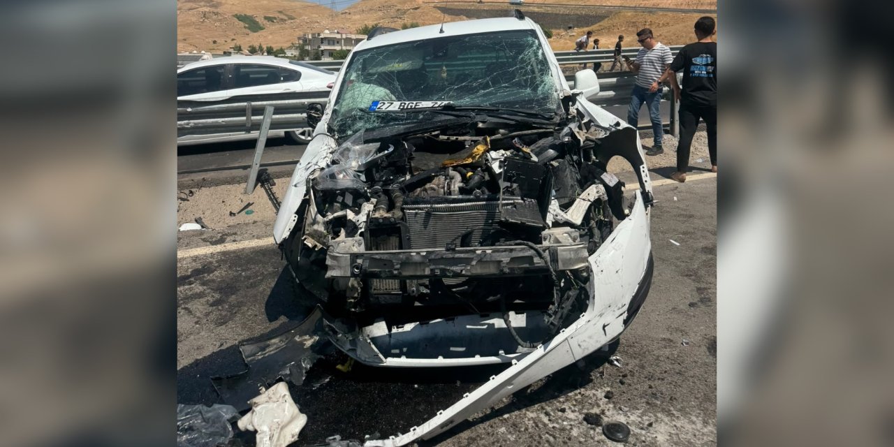Cizre’de kamyonet bariyerlere çarptı: 2’si çocuk 5 yaralı