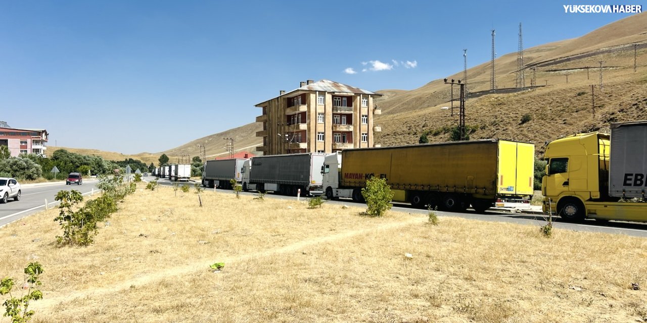 Esendere Gümrük Kapısı’nda 2 kilometrelik TIR kuyruğu