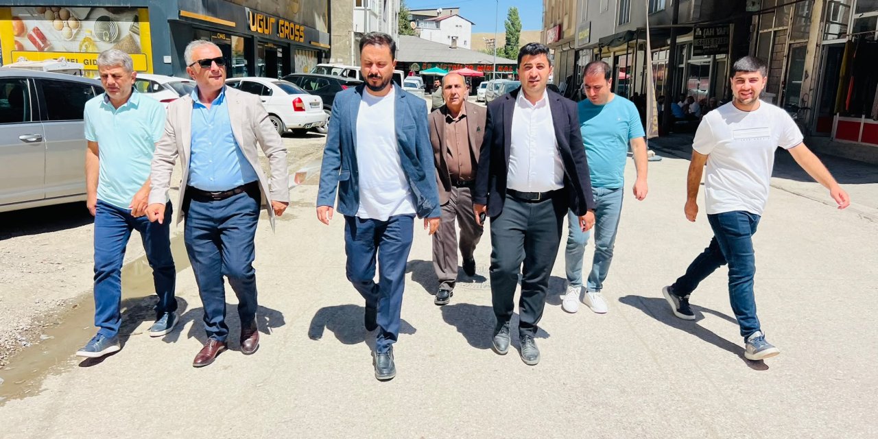 Yüksekova’da çarşı merkezi ve Cengiz Topel Caddesi’ne doğalgaz geliyor