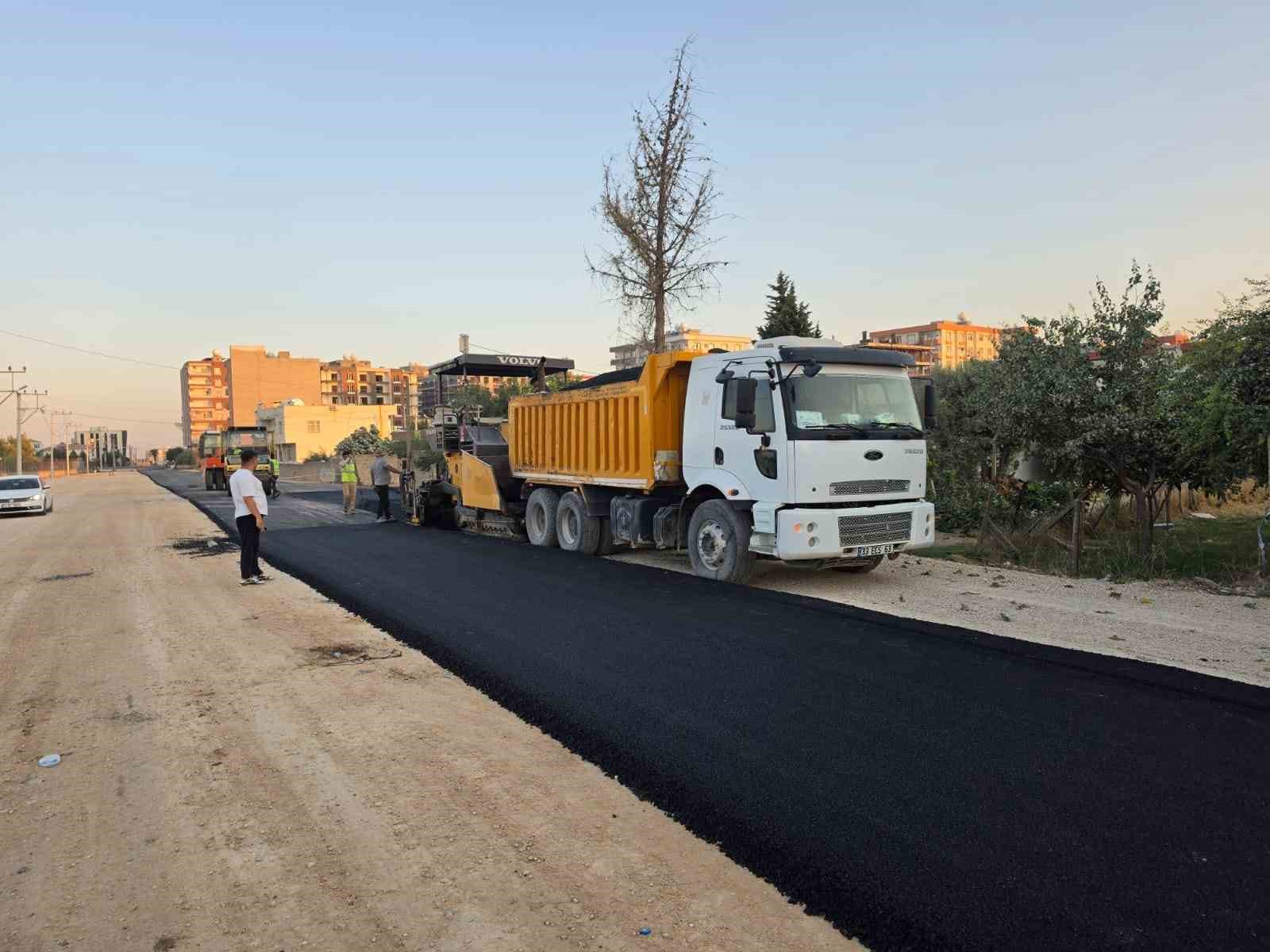 Mardin Büyükşehir Belediyesi asfalt ve yol düzenleme çalışmalarına devam ediyor