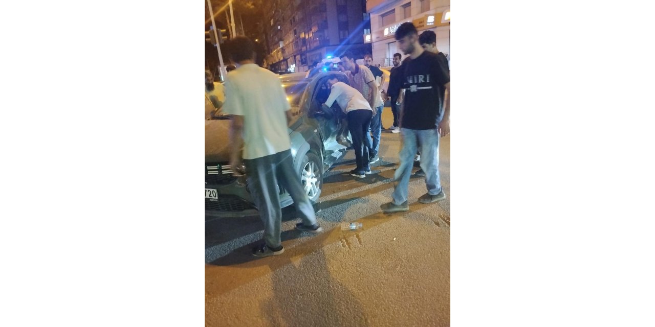 Mardin'in Kızıltepe ilçesinde ambulans ile otomobil çarpıştı