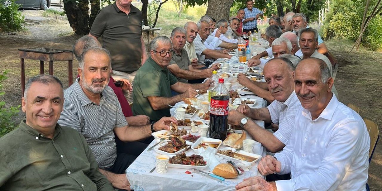 Lise arkadaşları 43 yıl sonra Ahlat’ta bir araya geldi