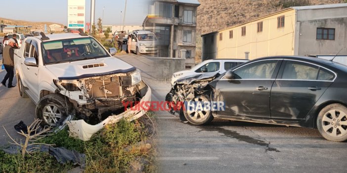Yüksekova’da kamyonet ile otomobil çarpıştı