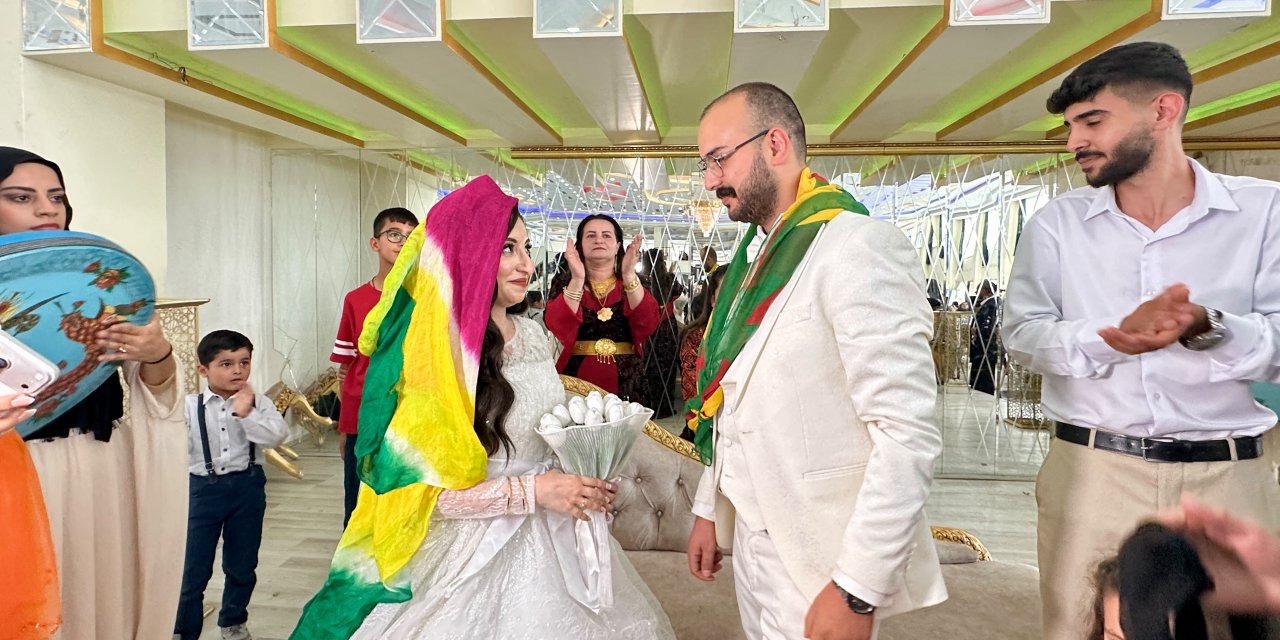 Almanya’da tanışan çift Yüksekova’da dünya evine girdi