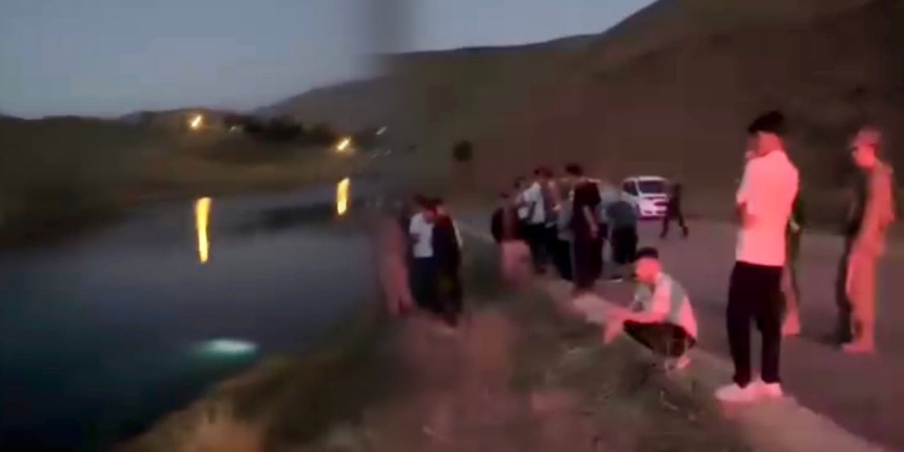 Yüksekova’da boşta bırakılan otomobil baraj gölüne girdi