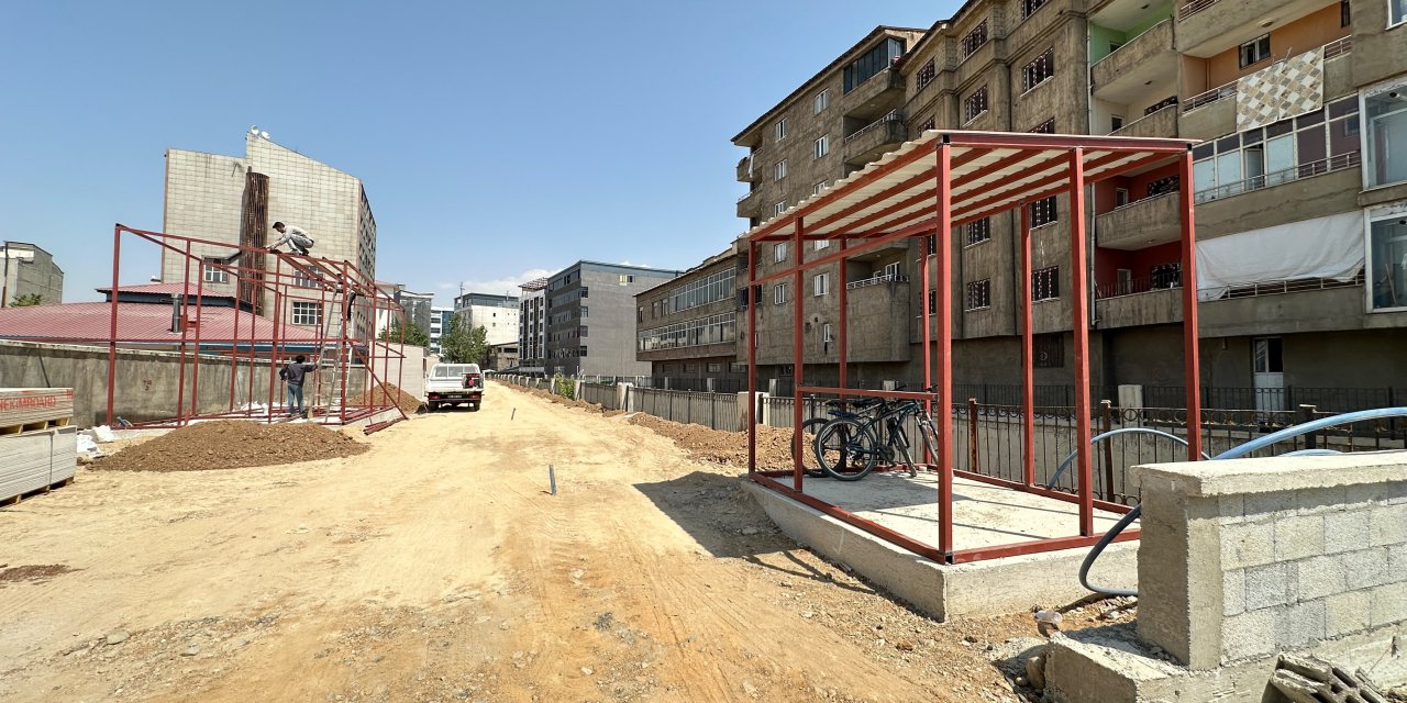 Yüksekova’da çaycı esnafı alanında çalışmalar sürüyor: 45 günde tamamlanması hedefleniyor