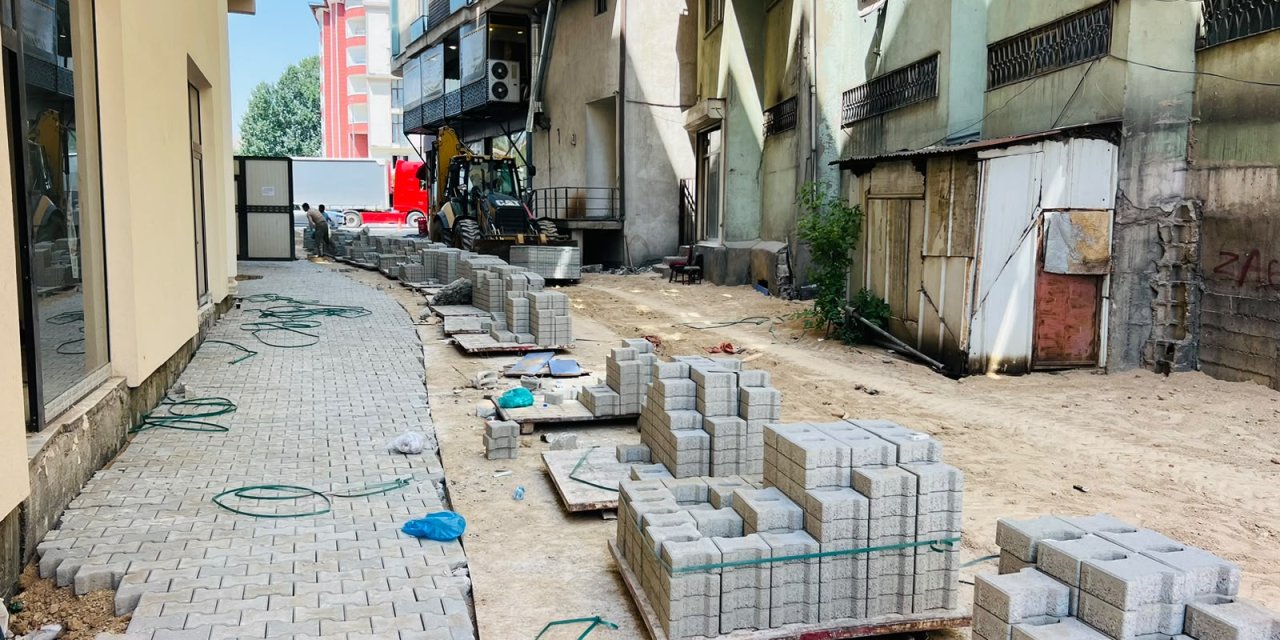 Yüksekova’da Pizok Deresi çevresinde yürüyüş yolu çalışmaları başladı