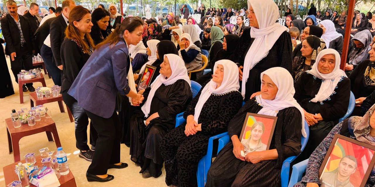 Hatimoğulları ve milletvekilleri Yüksekova'da kurulan taziyeye katıldı