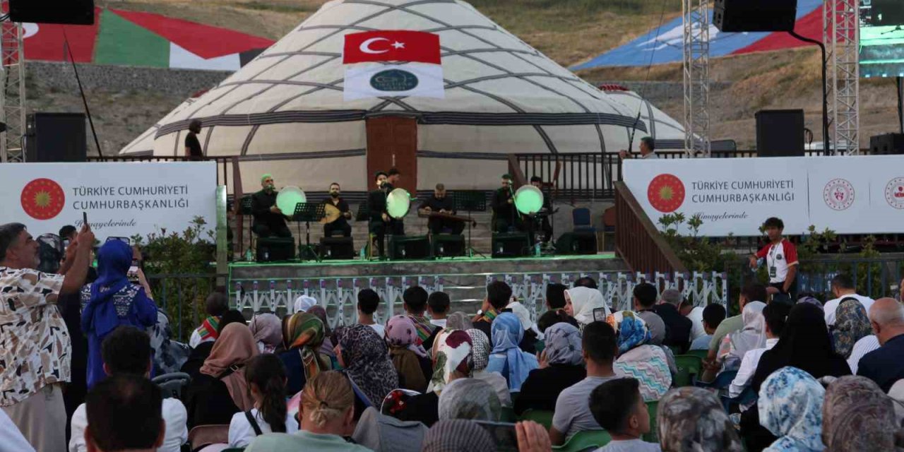 Mevlid Kandili’nde Grup Dergah ilahi konseri ilgi gördü