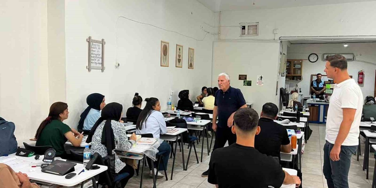 Çermik Etüt Merkezinde öğrenciler sınava hazırlık yapıyor