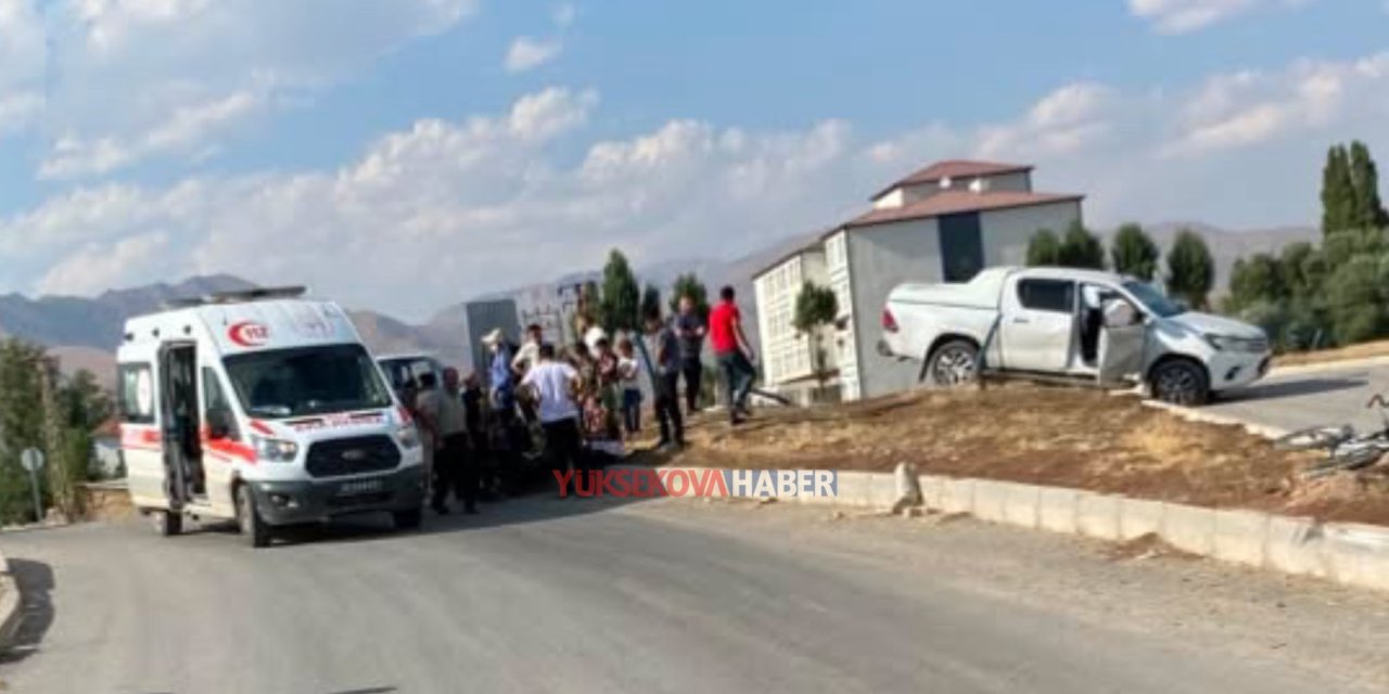 Yüksekova’da minibüs ile kamyonet çarpıştı: 5 yaralı