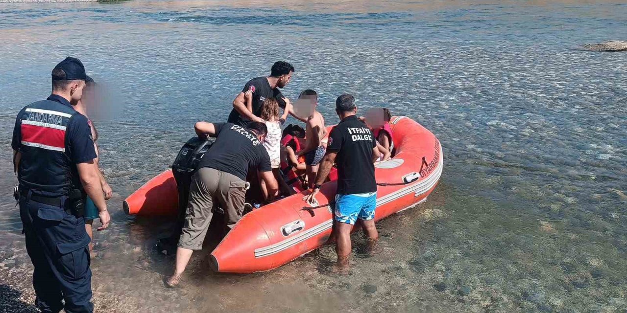 Su seviyesinin yükselmesiyle mahsur kalan 10 kişi kurtarıldı