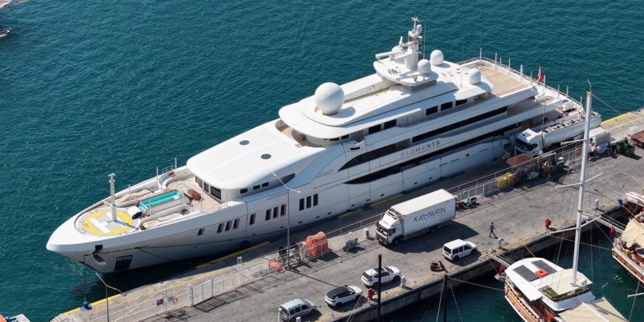 Suudi milyarderin 125 milyon dolarlık mega yatı Fethiye’de 100 ton akaryakıt aldı