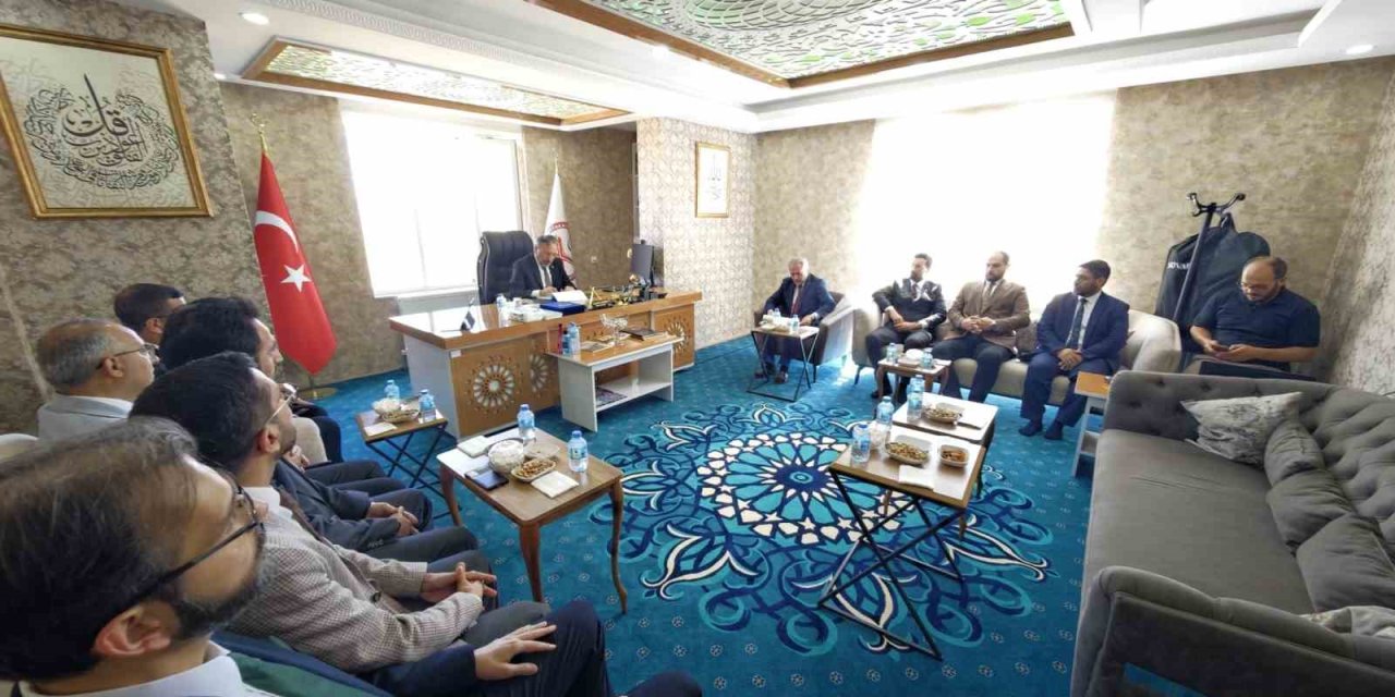 Diyanet İşleri Başkanı Arpaguş, Ahlat’ta ilçe müftüleriyle buluştu