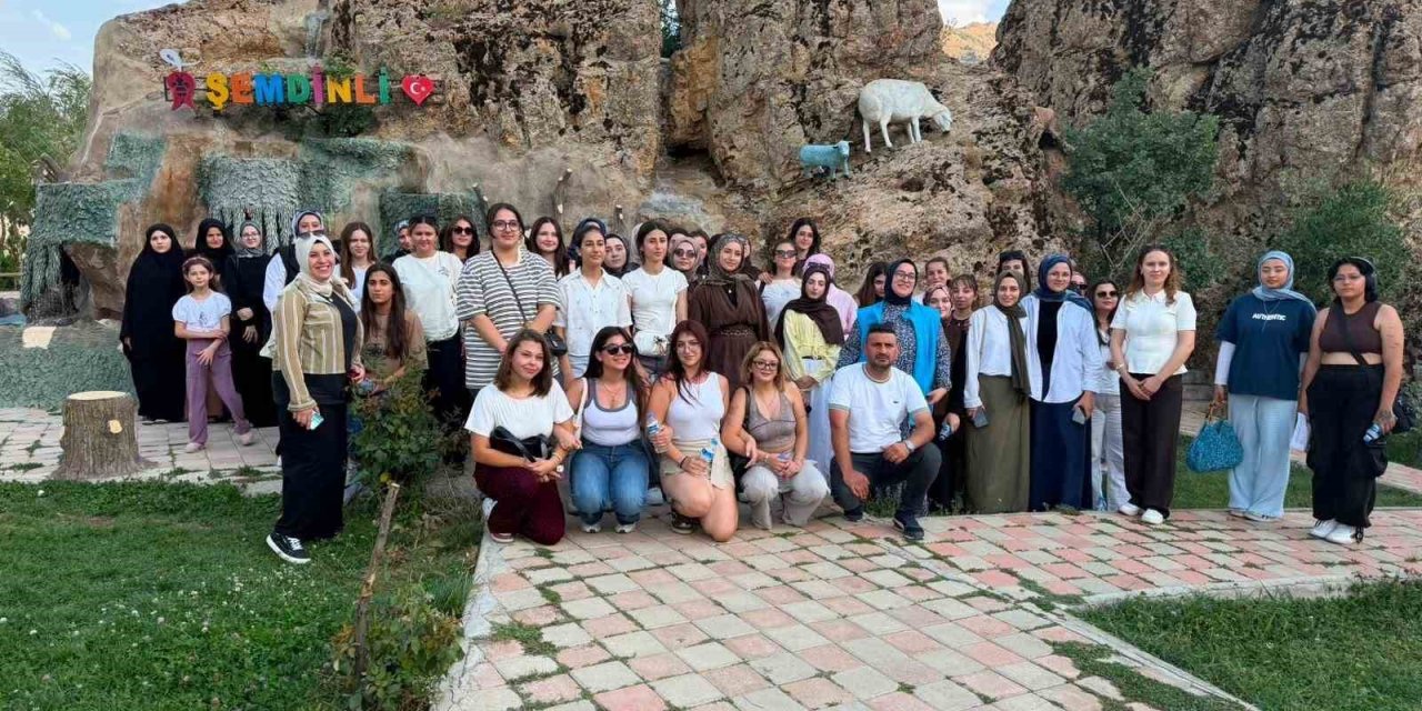 Giresun ve Iğdır’dan gelen gençler Şemdinli’yi gezdi