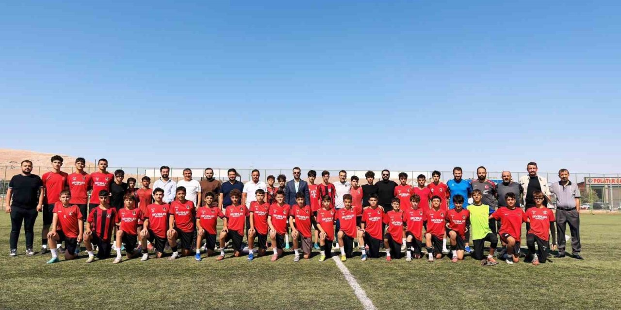 Başkan Özgür İreç İlhan genç sporcularla bir araya geldi