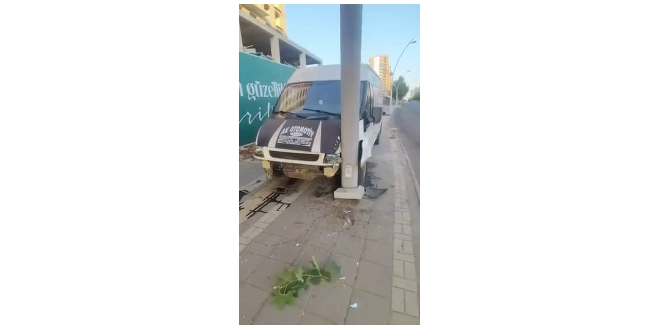 Diyarbakır’da araç direğe çarptı: 1 kişi yaralandı