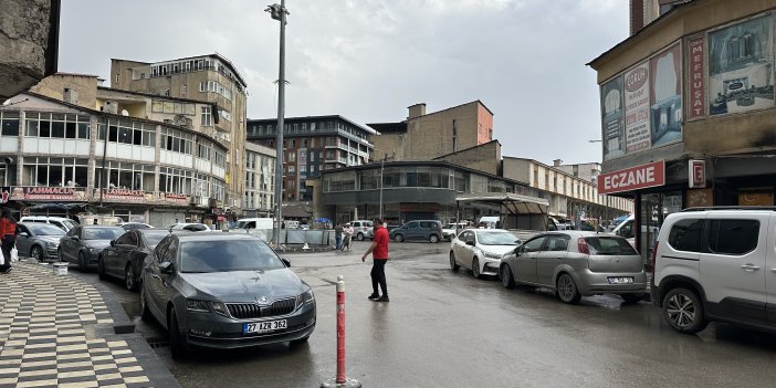 Yüksekova’da kuvvetli rüzgarın ardından yağmur etkili oldu