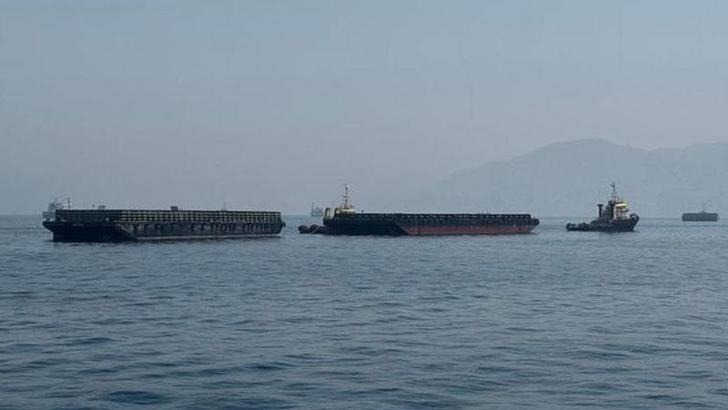 UKMTO: Umman açıklarında Hürmüz Boğazı'ndan geçen bir tanker vuruldu