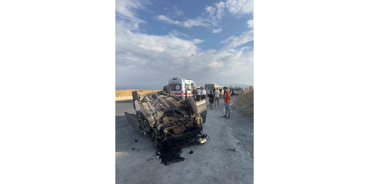 Tatvan’da zincirleme trafik kazası: 1 yaralı