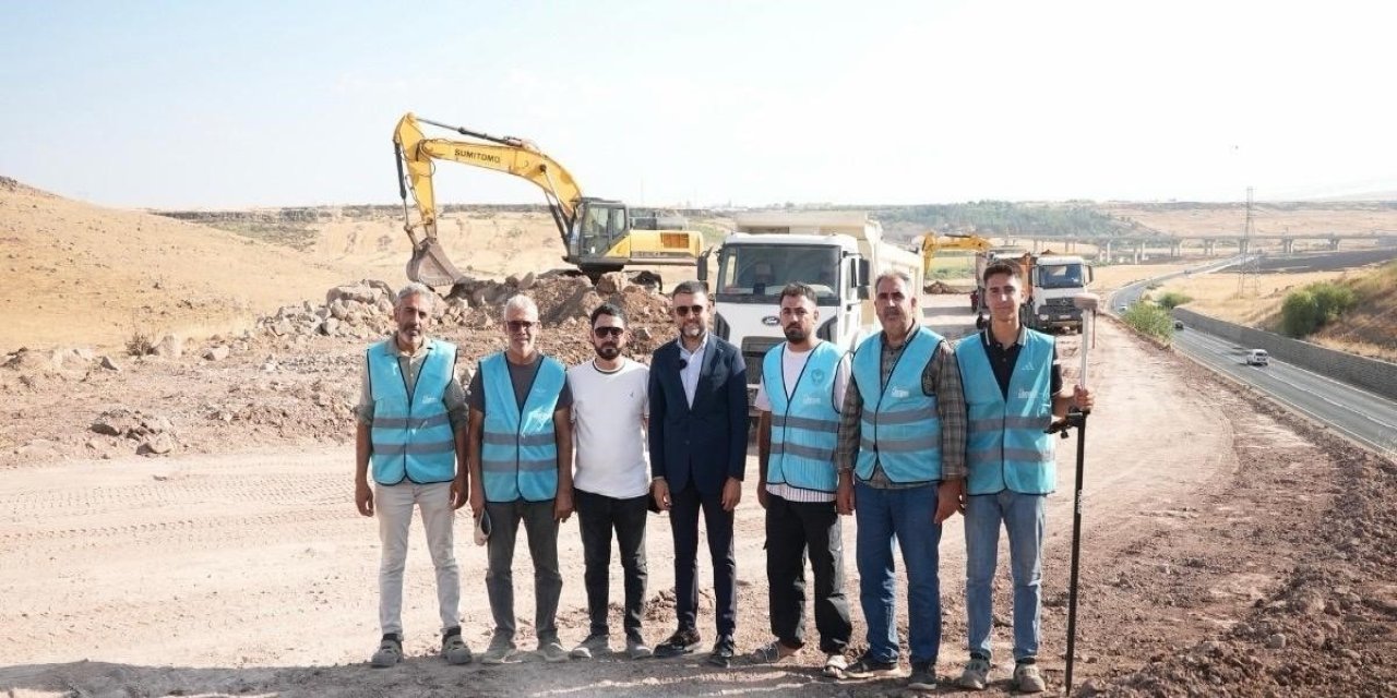 Diyarbakır'ın Eğil İlçesinde yol yapım çalışması