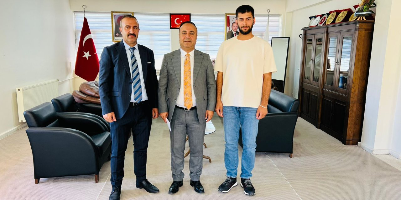 Büyükçiftlik’te tıp fakültesini kazanan gence eğitim desteği