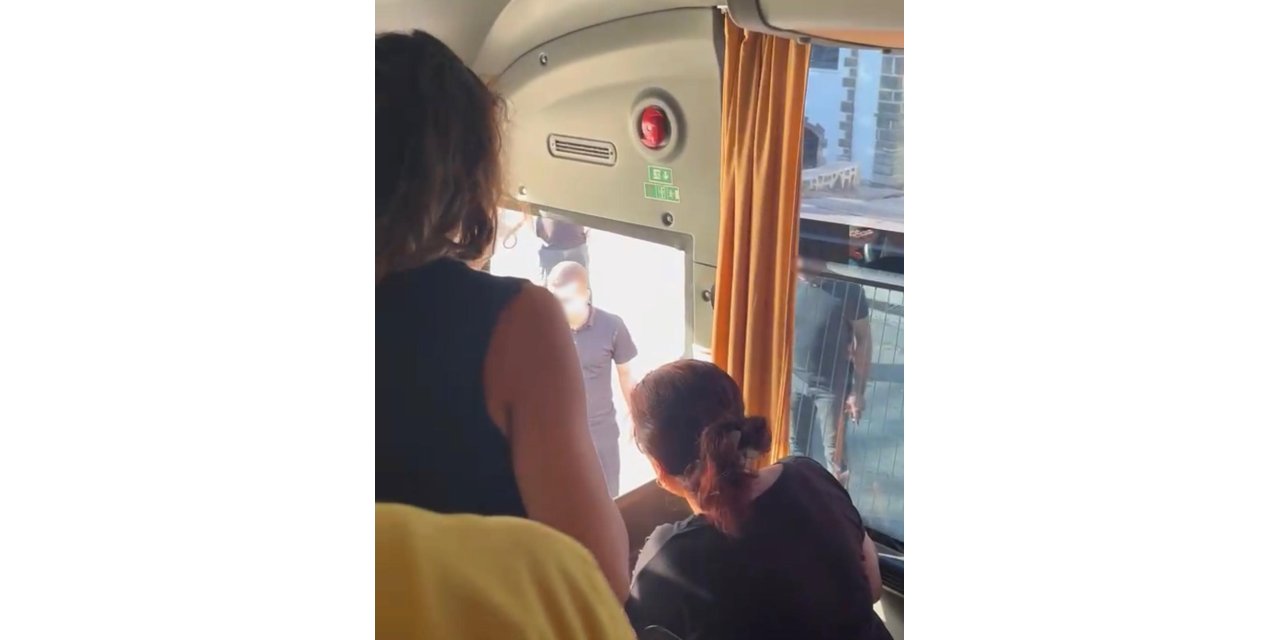 Diyarbakır'da sağlık personelini taşıyan otobüsün önünü kesip camlarını yumrukladılar
