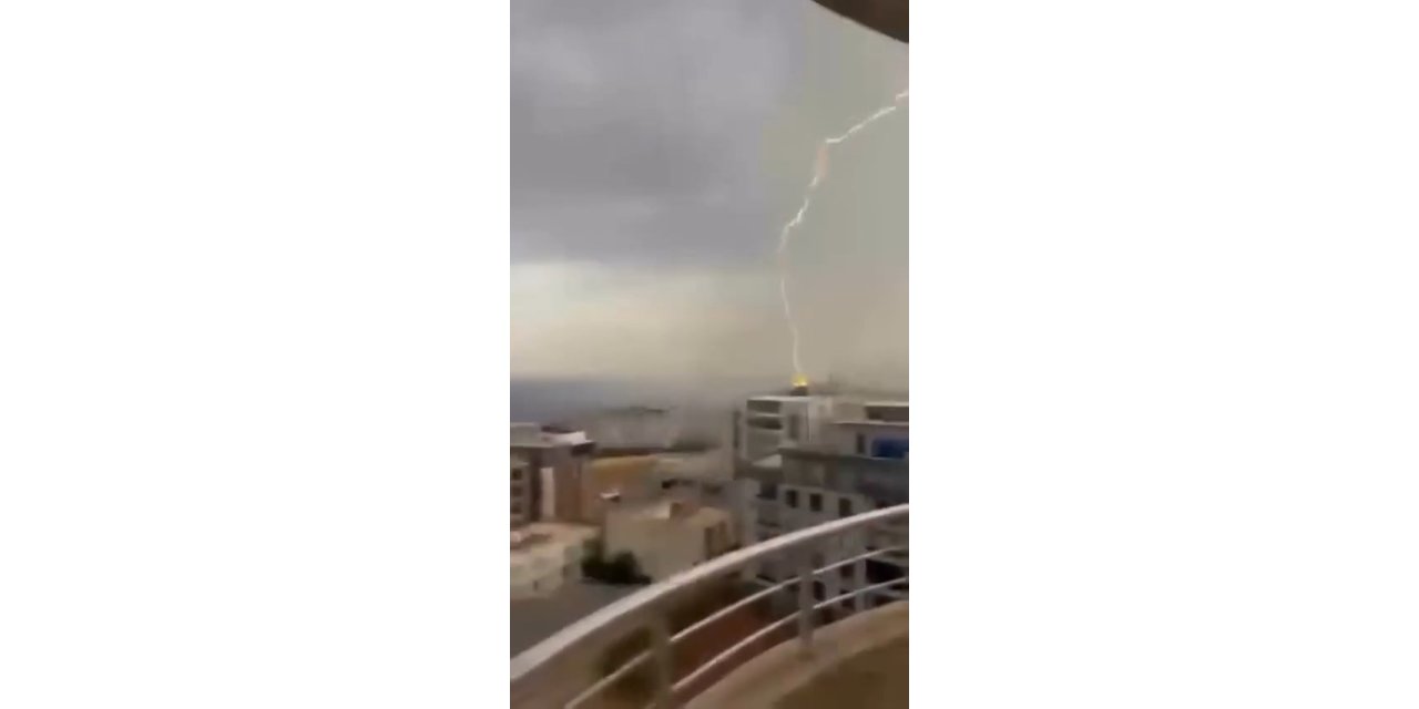 Şırnak’ta 8 katlı binaya yıldırım isabet etti