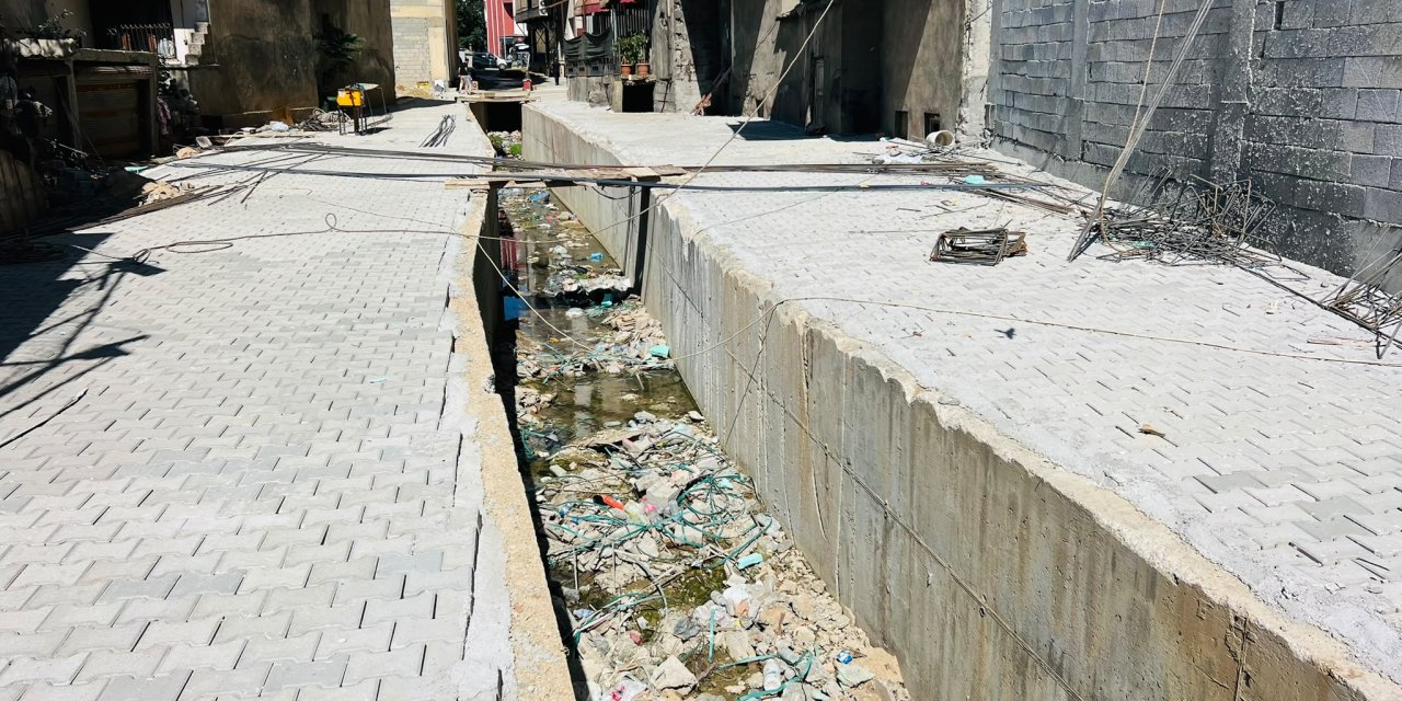 Yüksekova'da belediyenin temizlediği yerler yeniden çöplüğe döndü