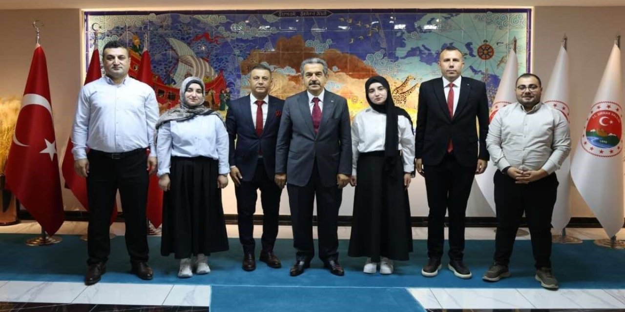 Van Yüzüncü Yıl Tıp Fakültesini kazanan ikiz kardeşler Vali Ekici’yi ziyaret etti