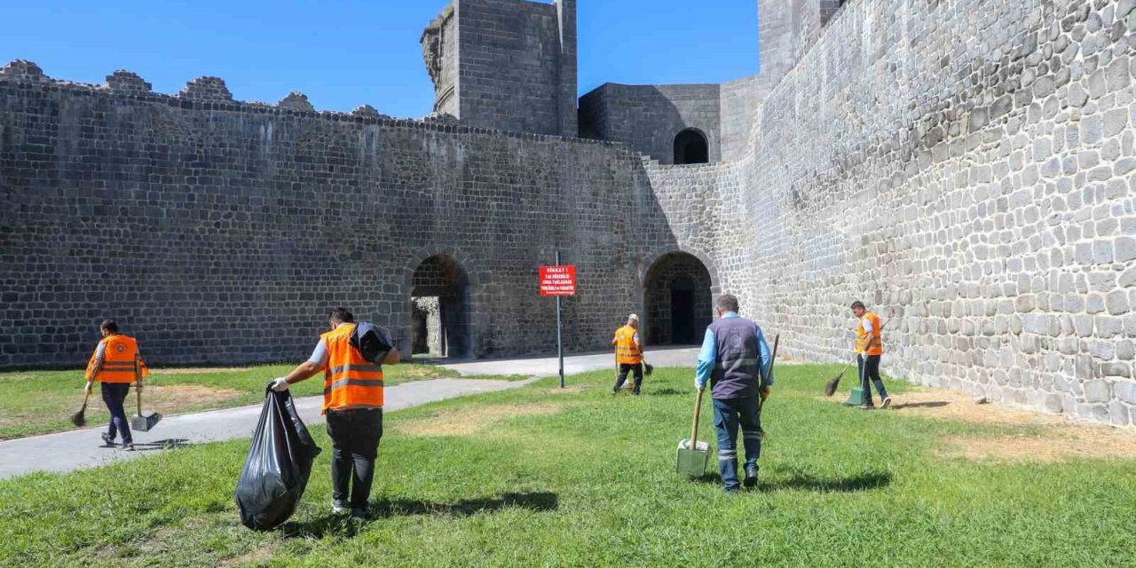 Diyarbakır surlarında temizlik çalışması