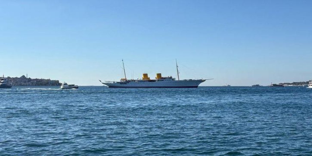 TCG Savarona gemisi Dolmabahçe’de