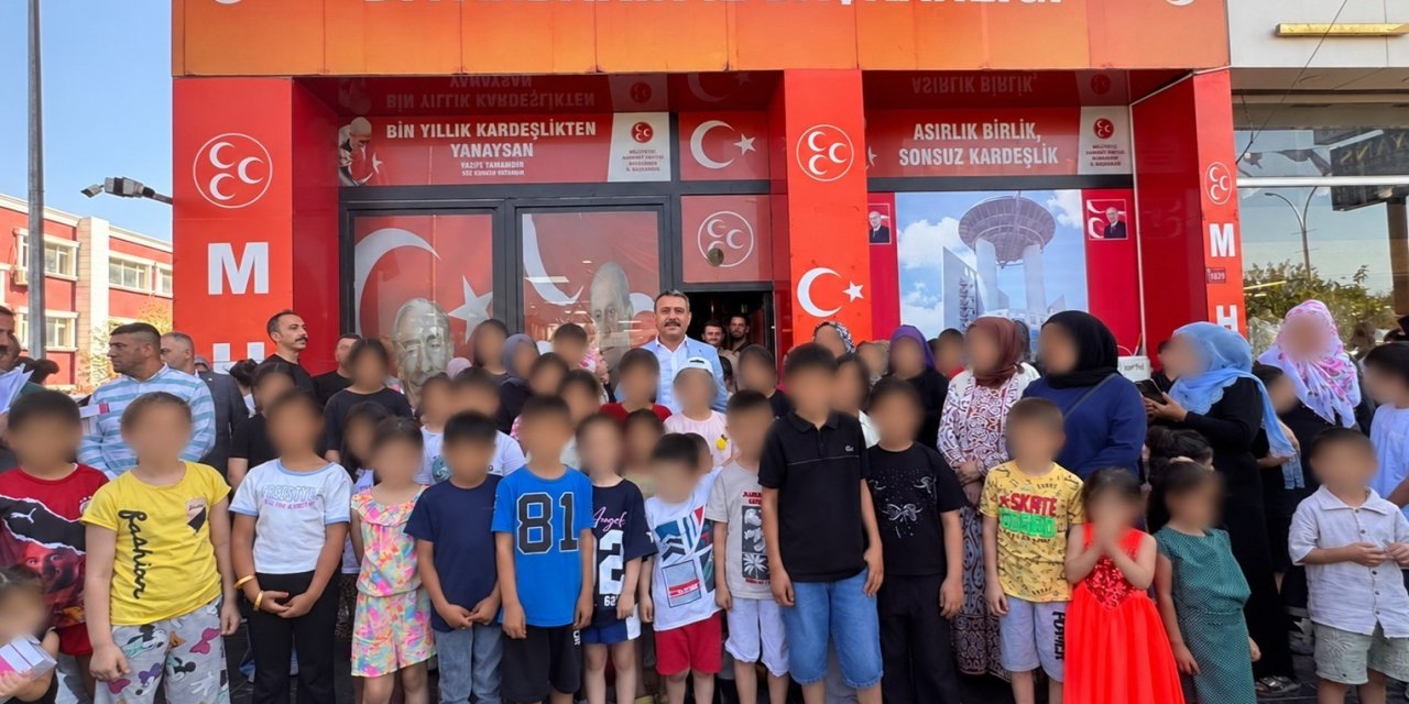 MHP’den Diyarbakır’daki yüzlerce öğrenciye kırtasiye ve ayakkabı desteği