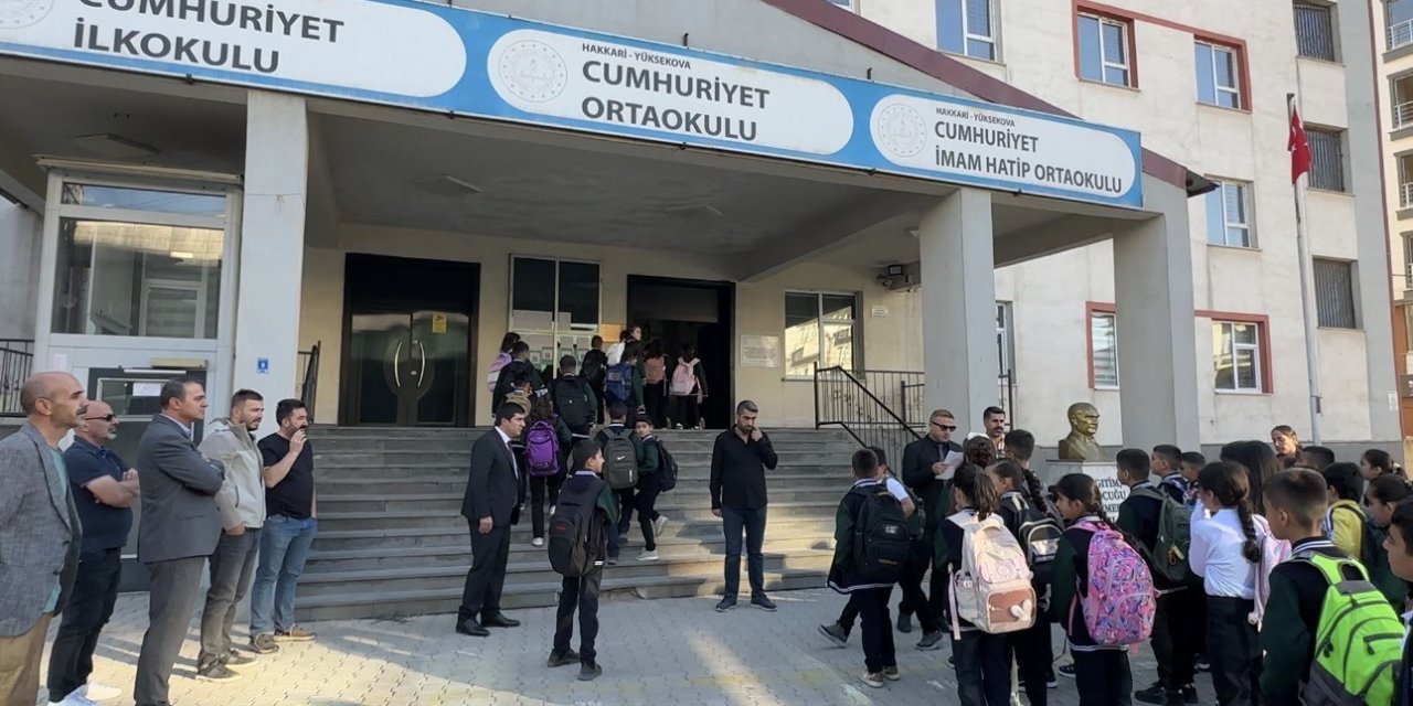 Yüksekova’da yaklaşık 30 bin öğrenci ders başı yaptı