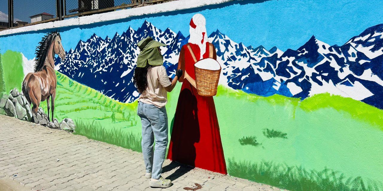 Yüksekova’da duvarlar resimlerle renklendirildi