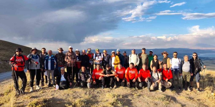 Nemrut Kalderası için 40 kilometre yürüdüler
